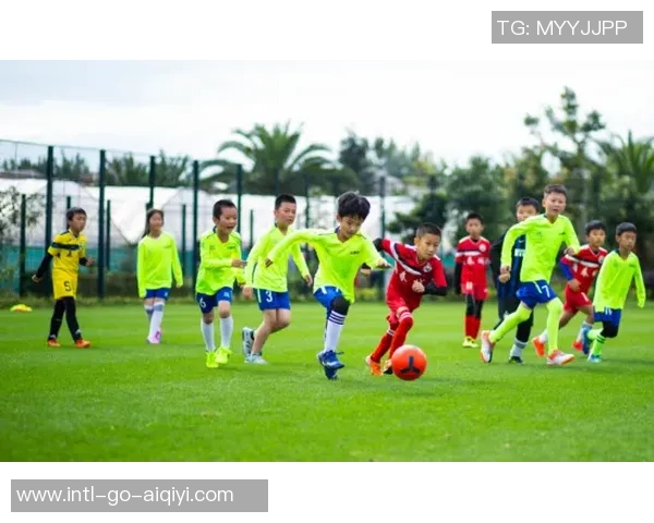 打造少年梦想的足球培训基地助力孩子们的成长与未来