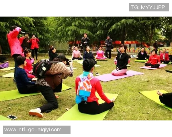 日本老人足球赛展现活力与团结精神推动老年人健康生活新风尚